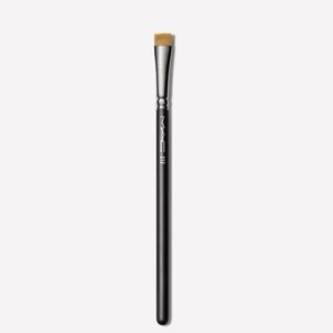 MAC Cosmetics 212 Synthetic Flat Definer Brush